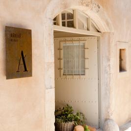 Entrada d'Arkhé Hotel Boutique