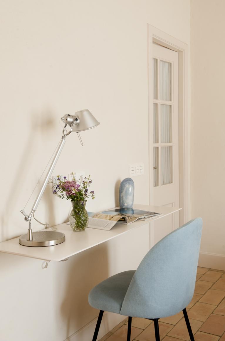 Habitación con flores naturales en Pals