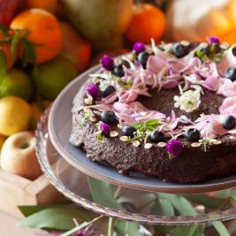 Petit-déjeuners avec des fleurs comestibles à Pals